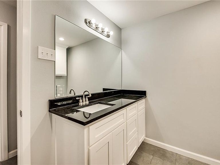 2 PRIVATE ROOMS to rent. w. Private Bath ($1100)