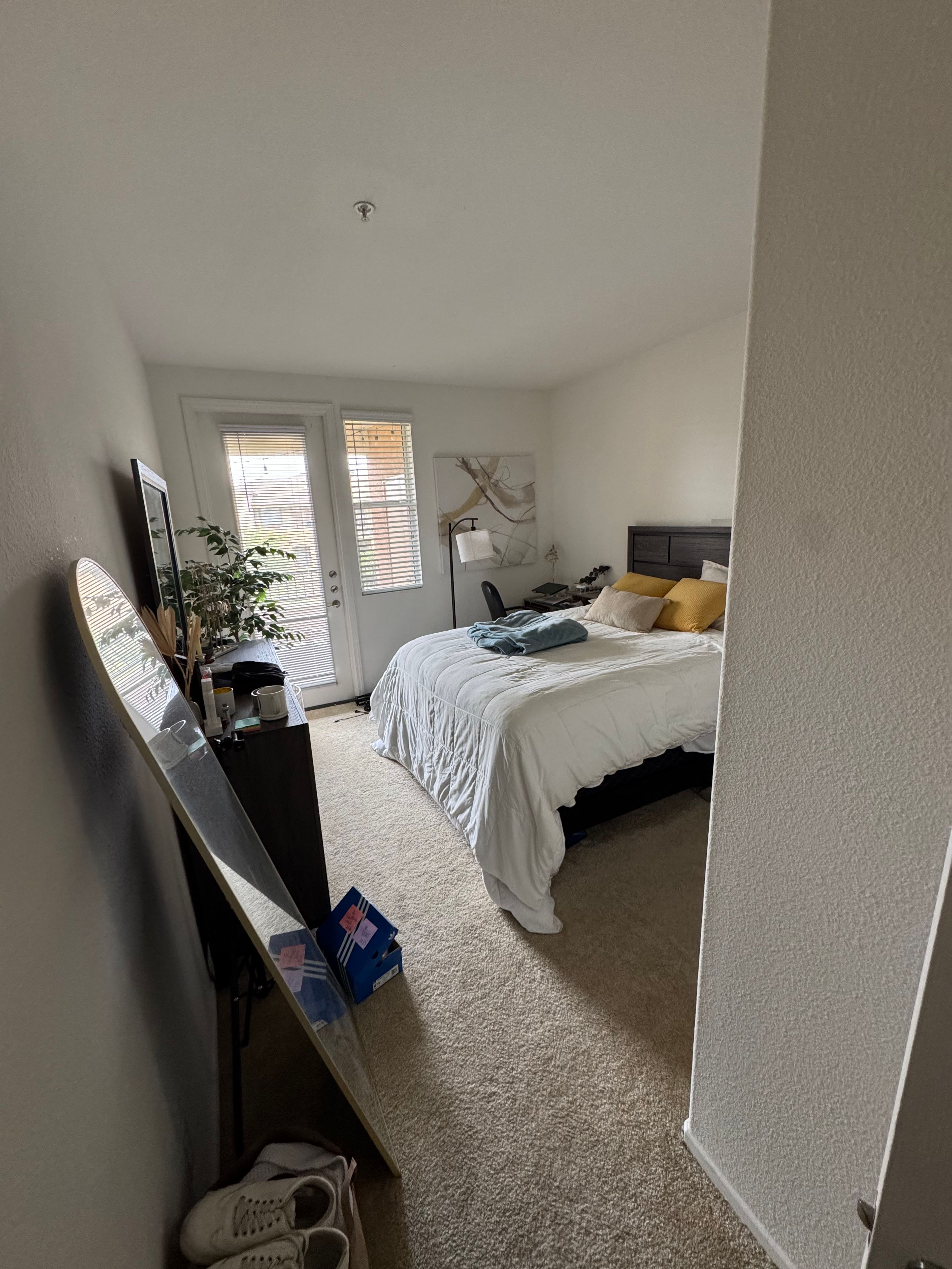 Unfurnished room in 2B/2B 5 minutes from beach