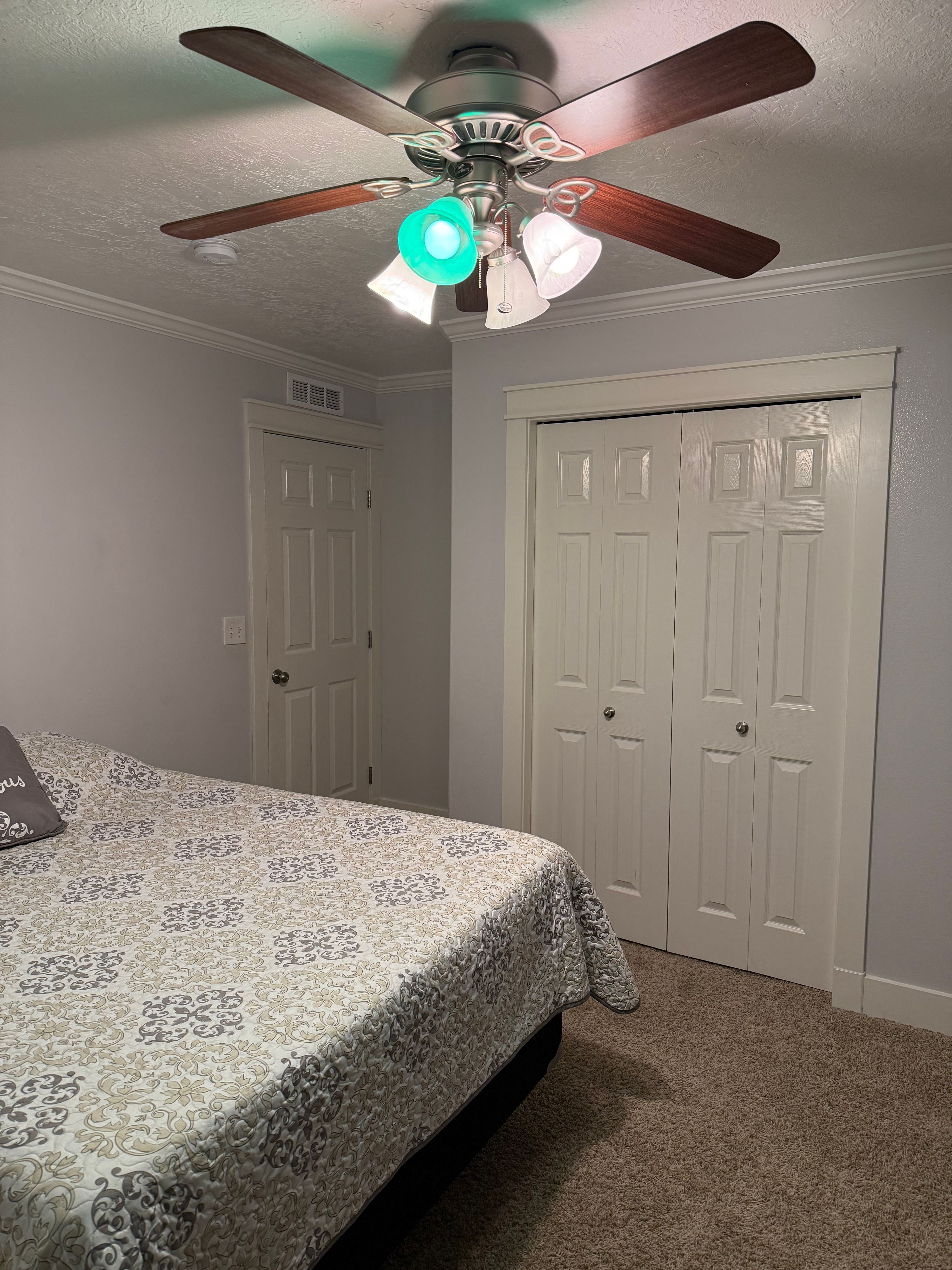 Furnished room with a shared bathroom- bathroom temporary 