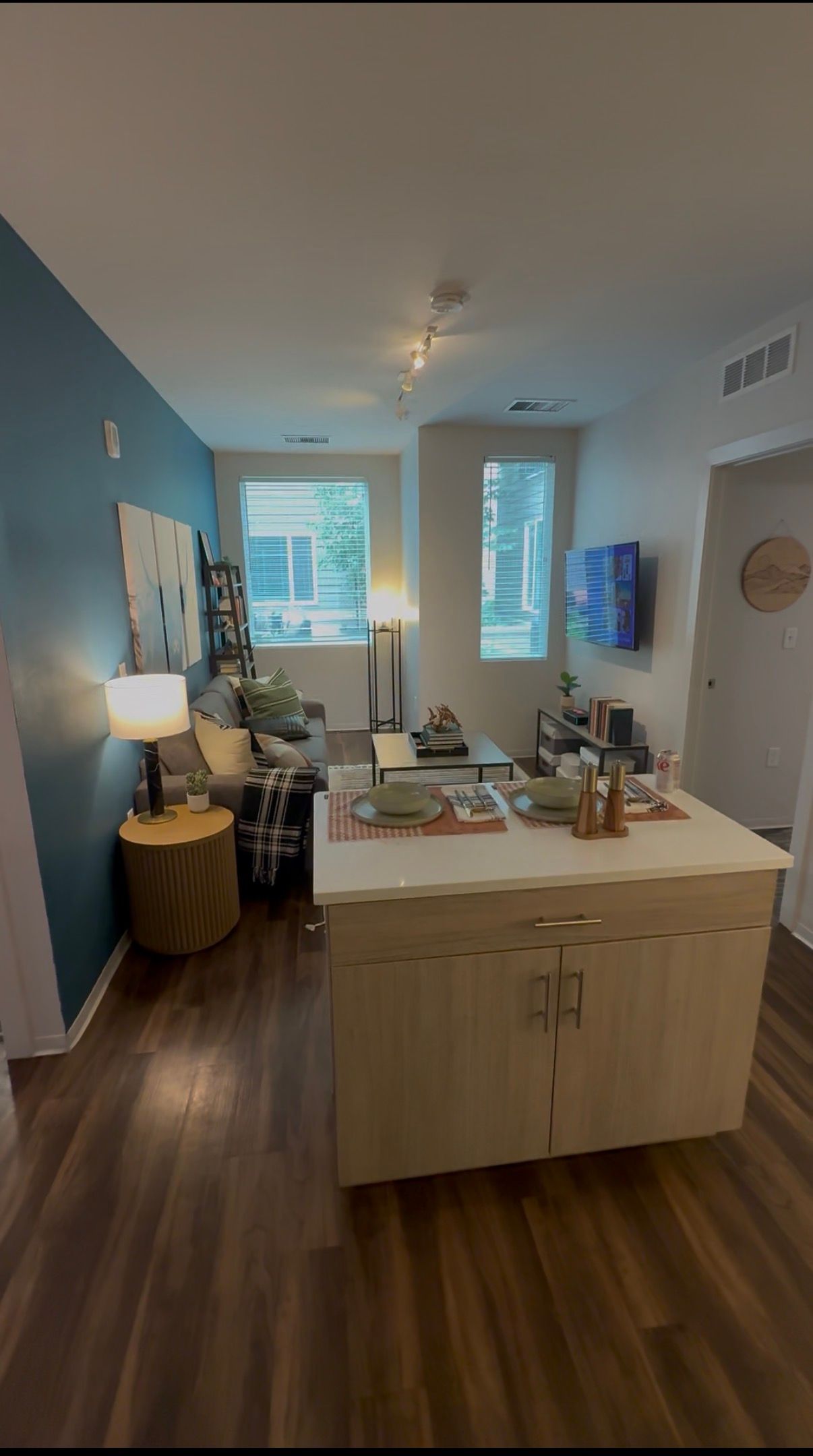 Insane deal, 2 bed/2ba fully furnished apt, right in the middle of OLD TOWN