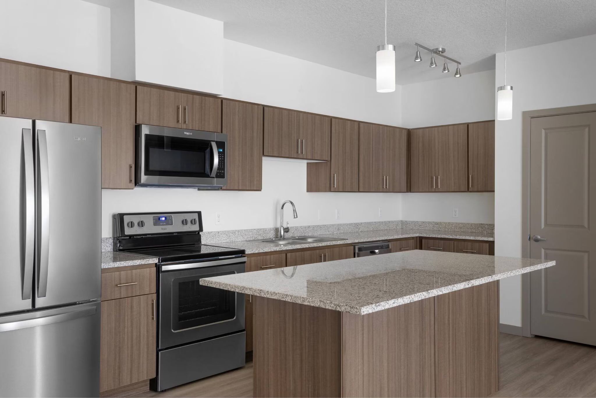 1 bedroom private bath in 2 bedroom apartment Oregon City Riverfront