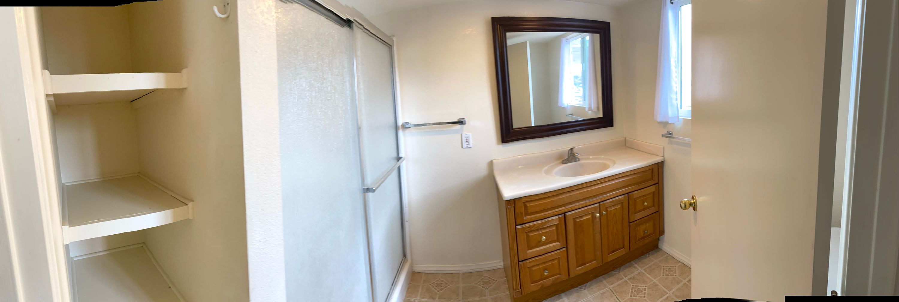 Master Bedroom w/bathroom