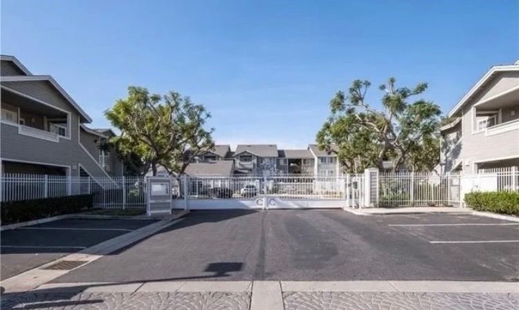 Peaceful, Furnished 1 Master Bedroom with Private Bathroom Available for Single Female in Nice, Clean Condominium in Gated Complex.