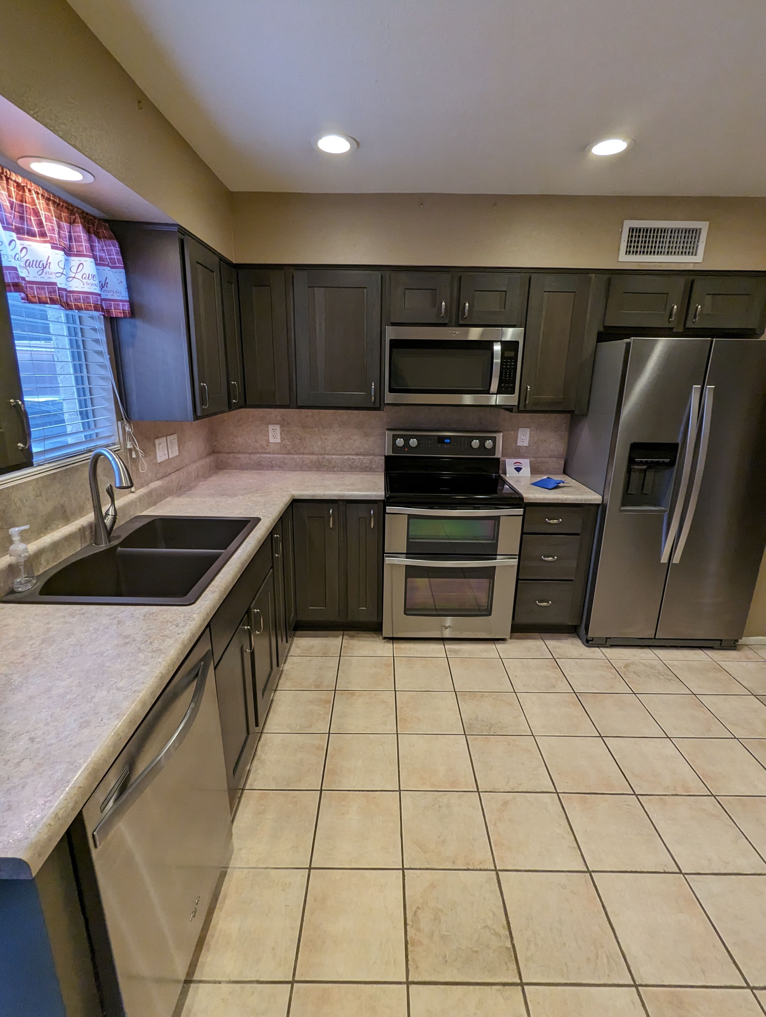 Unfurnished Room w/ bathroom 