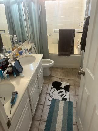 Furnished Room in Townhouse - Tustin