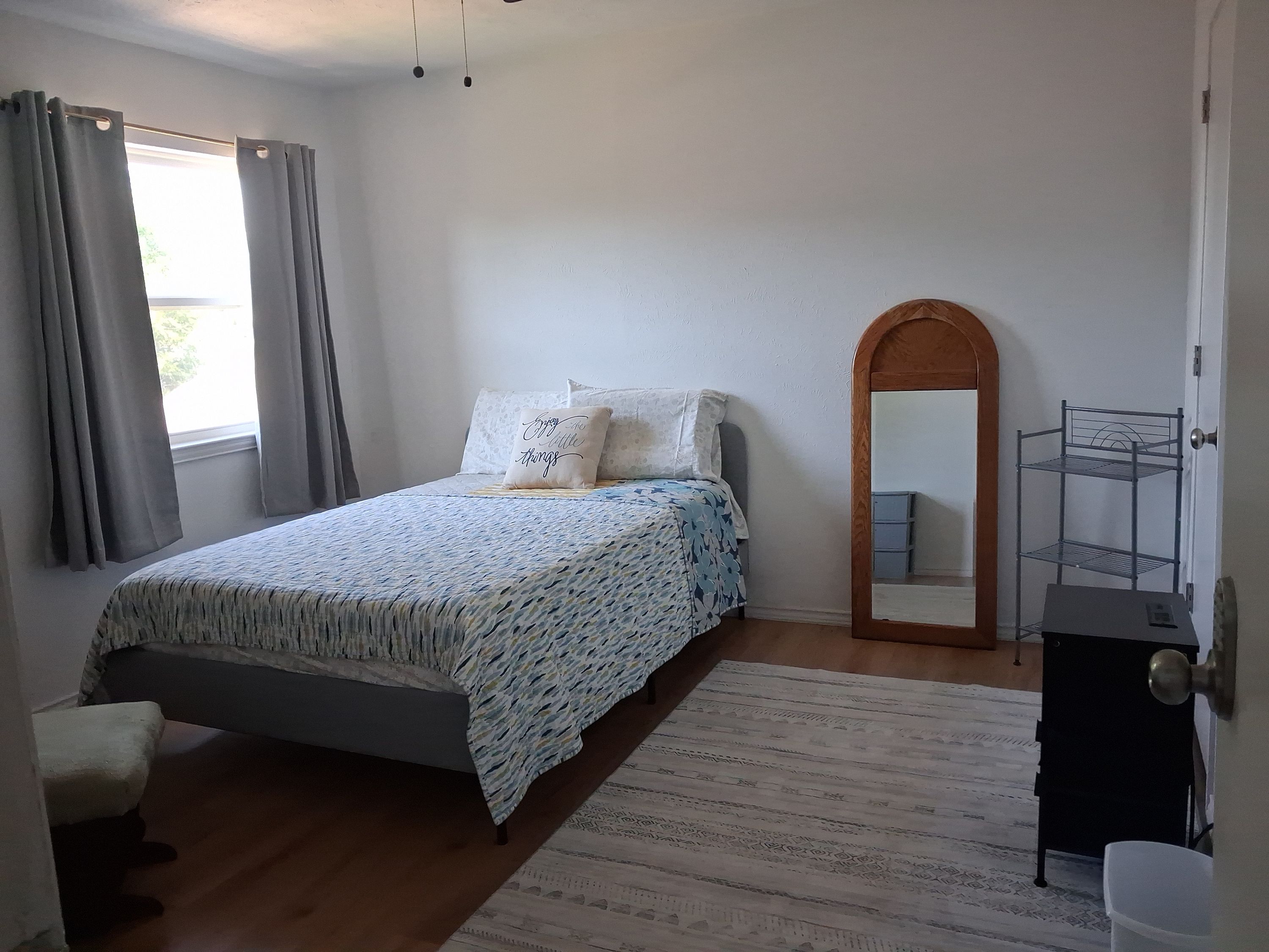 Furnished or unfurnished upstairs rooms available 