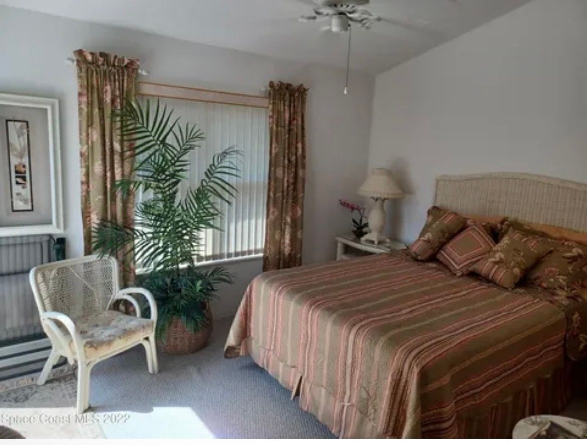 Furnished room 