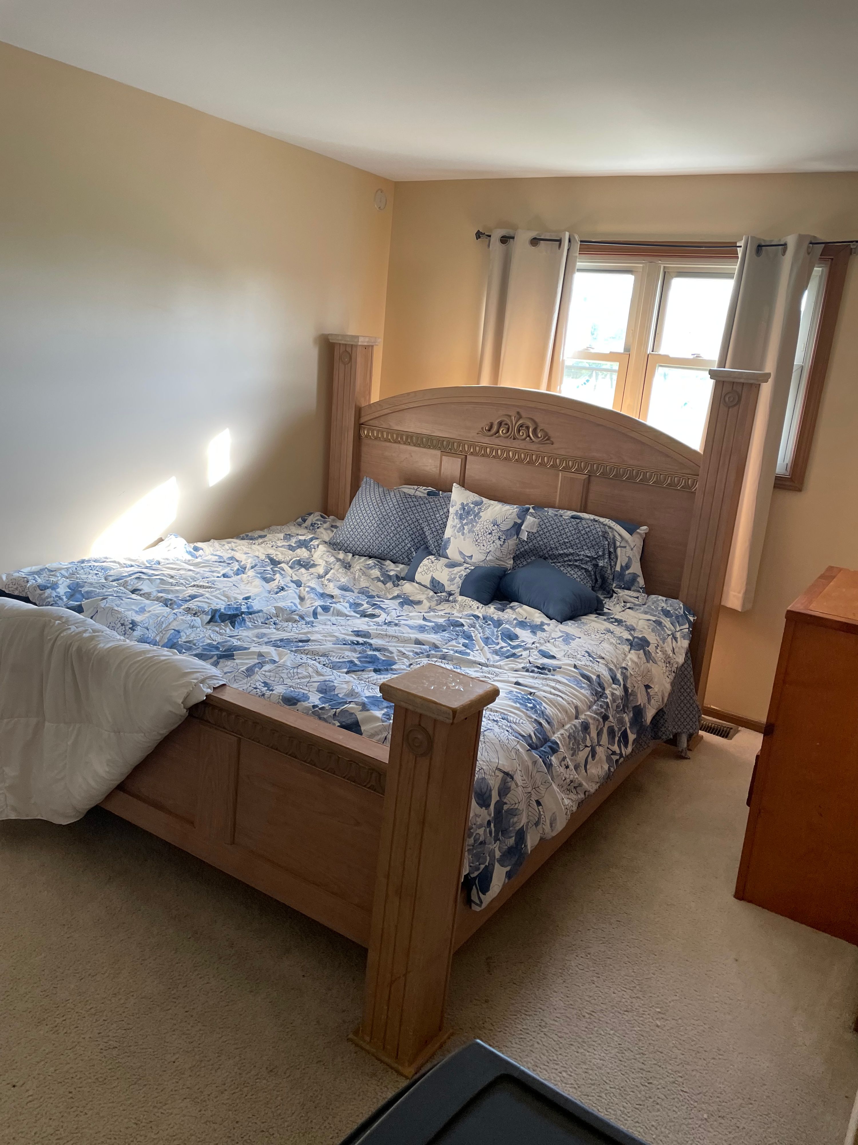 Furnished room in Christian household- Chicago suburb of Richton Park