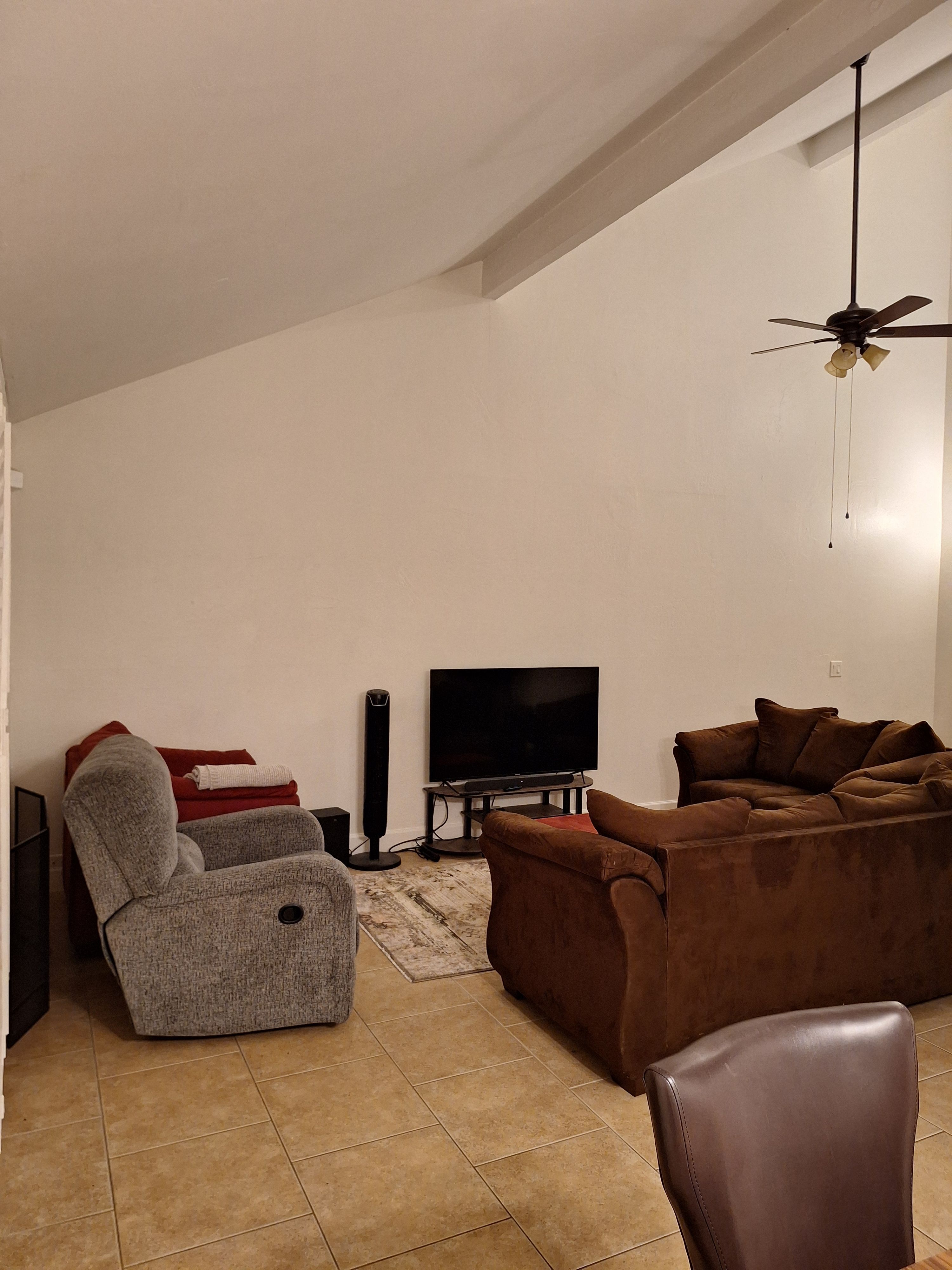 2 Roommates Needed for Townhouse
