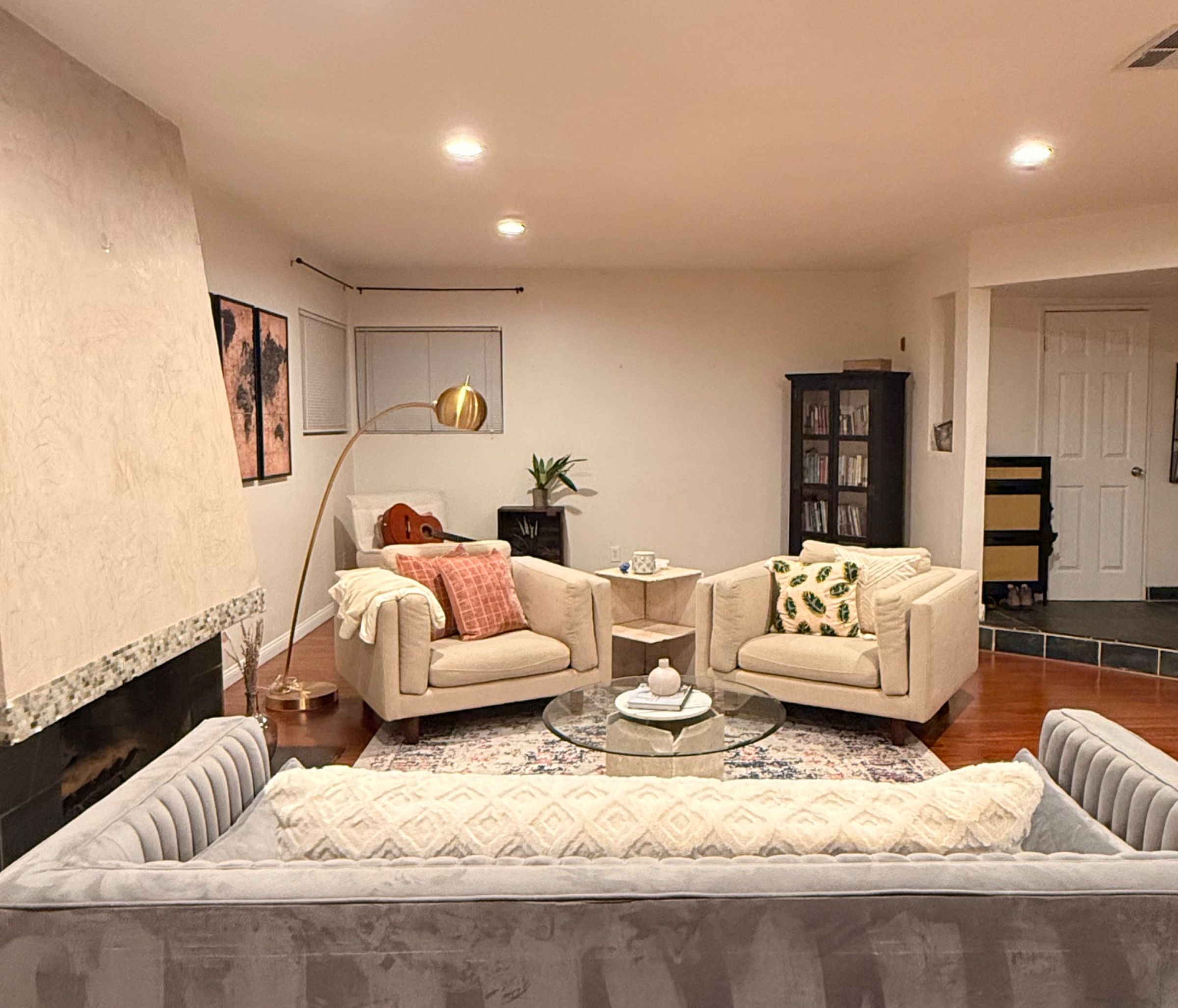 One bedroom in a spacious apt Sept 1st :)