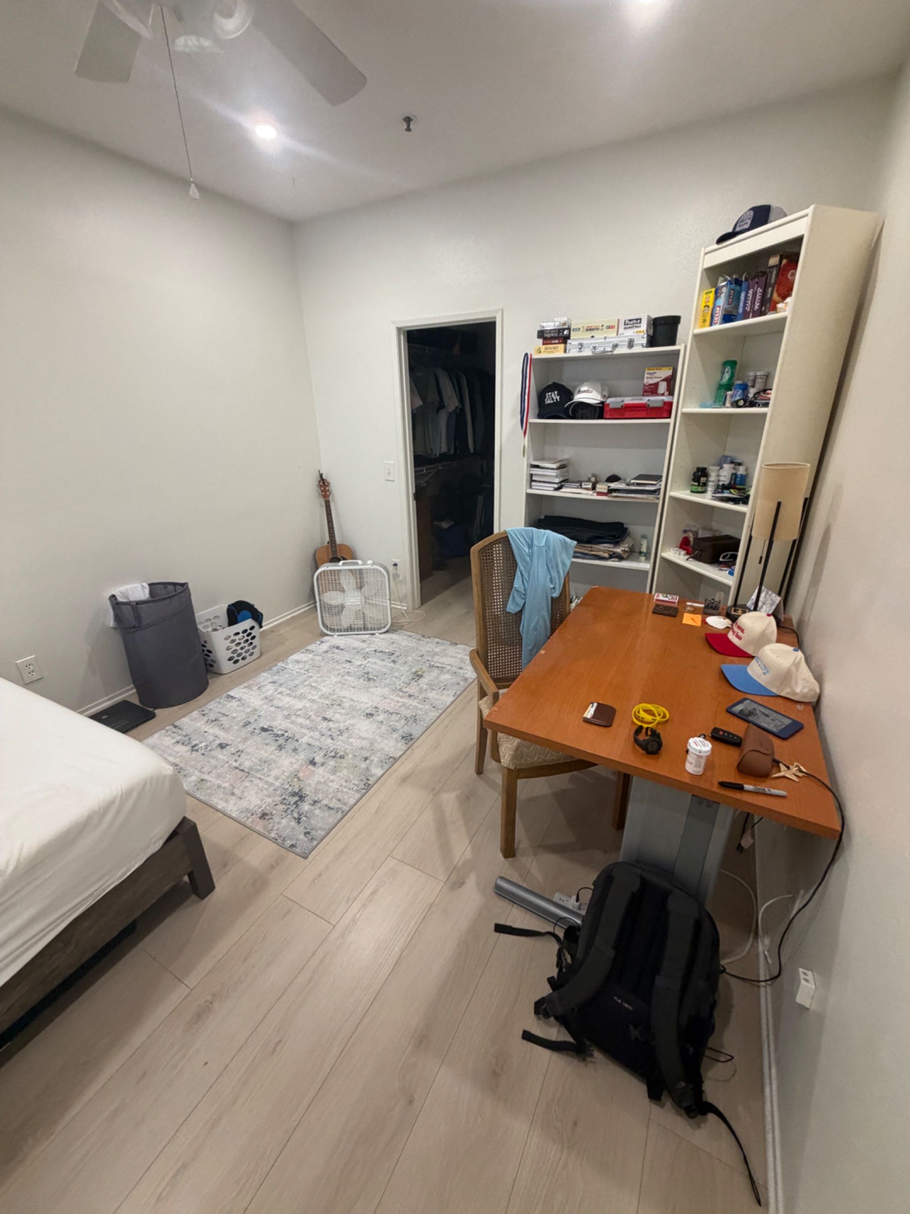 1 bed / 1 bath in a 2/2 apartment in HB Fully furnished