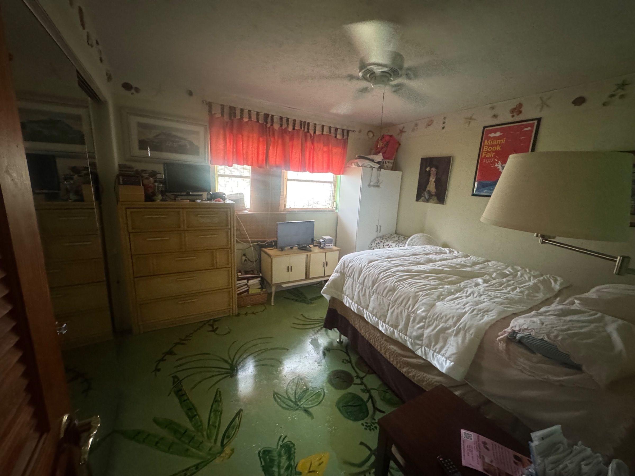 Furnished bedroom 