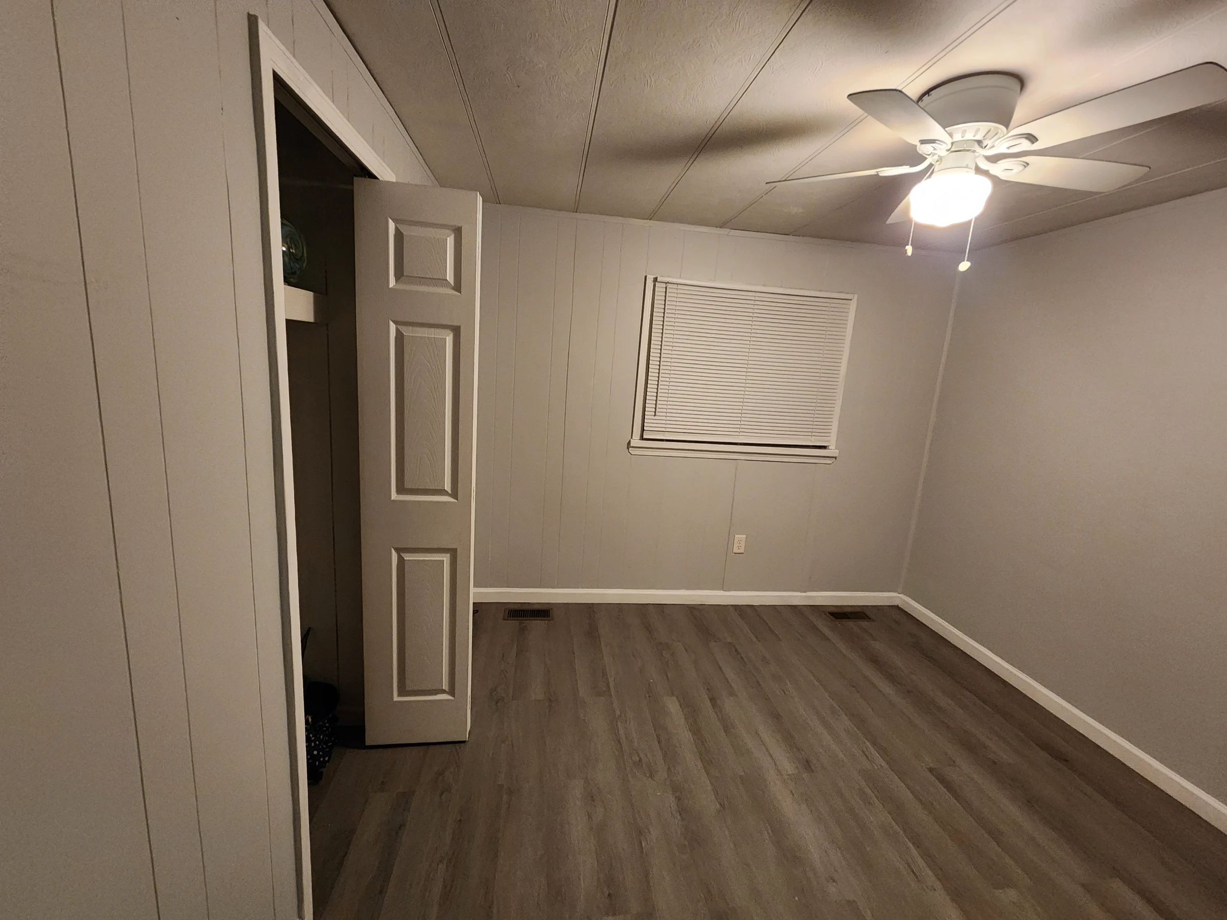 Non furnished room for rent