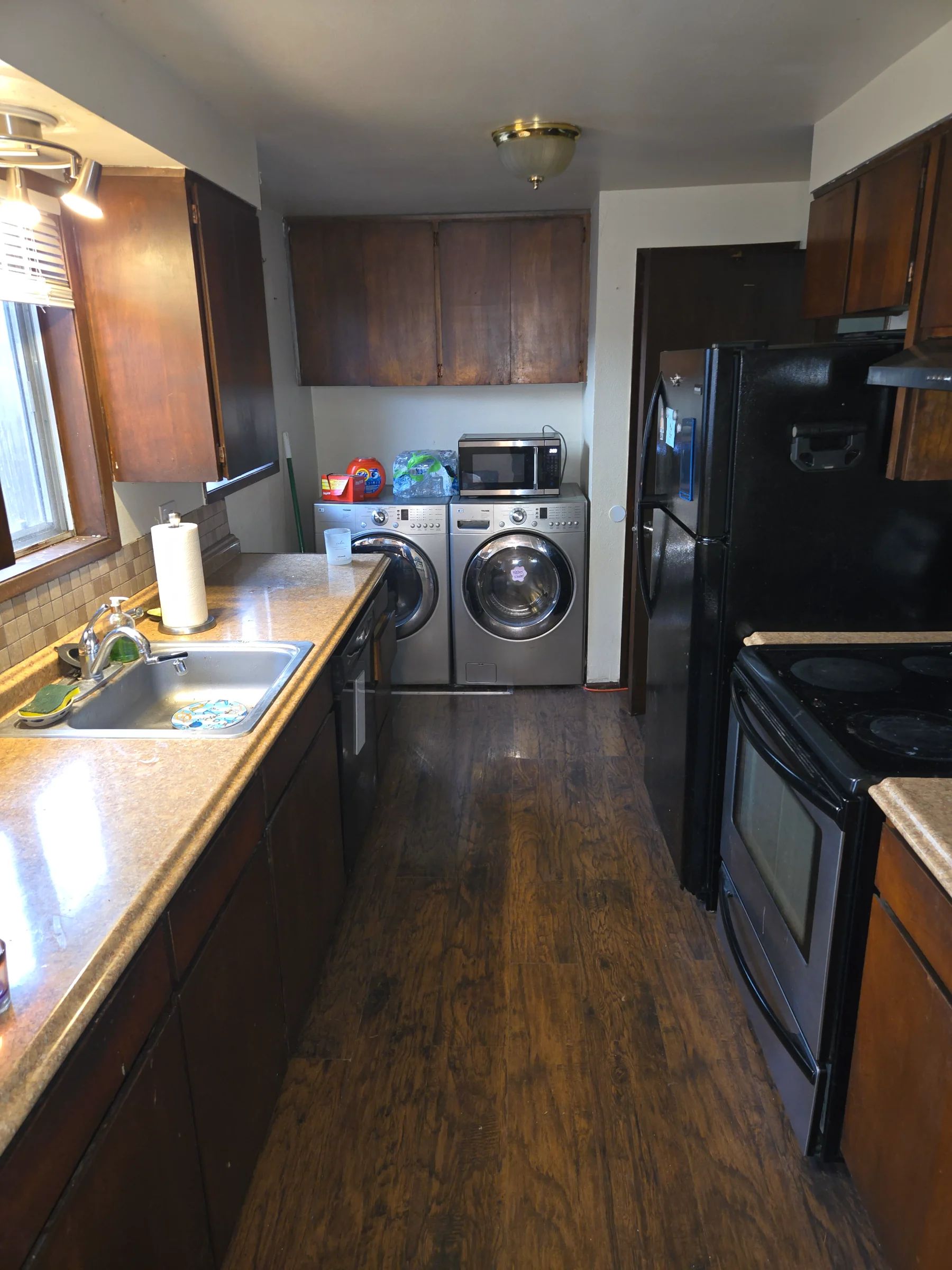Need a roommate for my duplex in north Tigard.