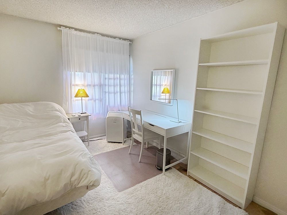 Furnished Room in Santa Ana near Costa Mesa with off street parking