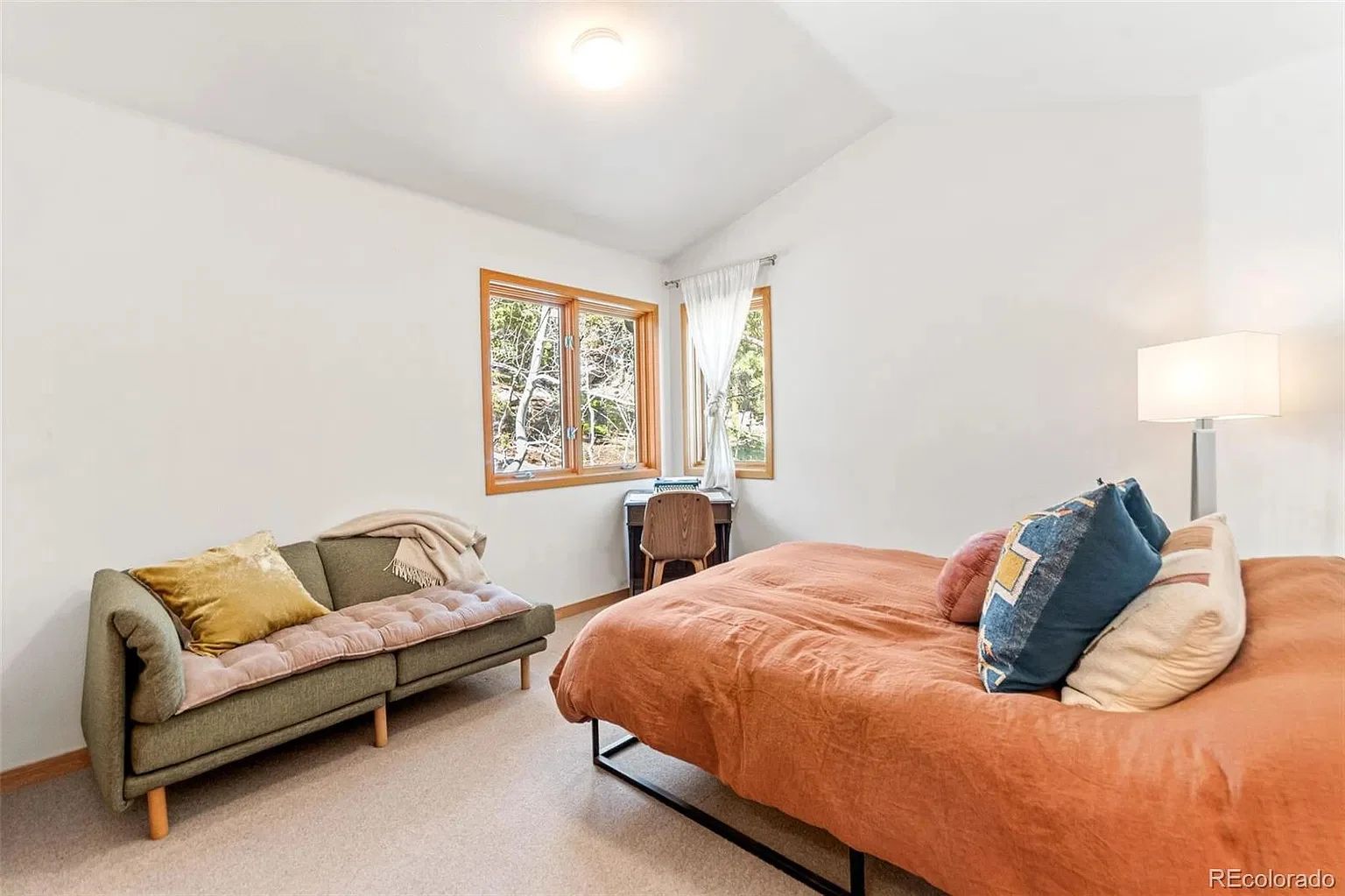 Unfurnished room in beautiful mountain home