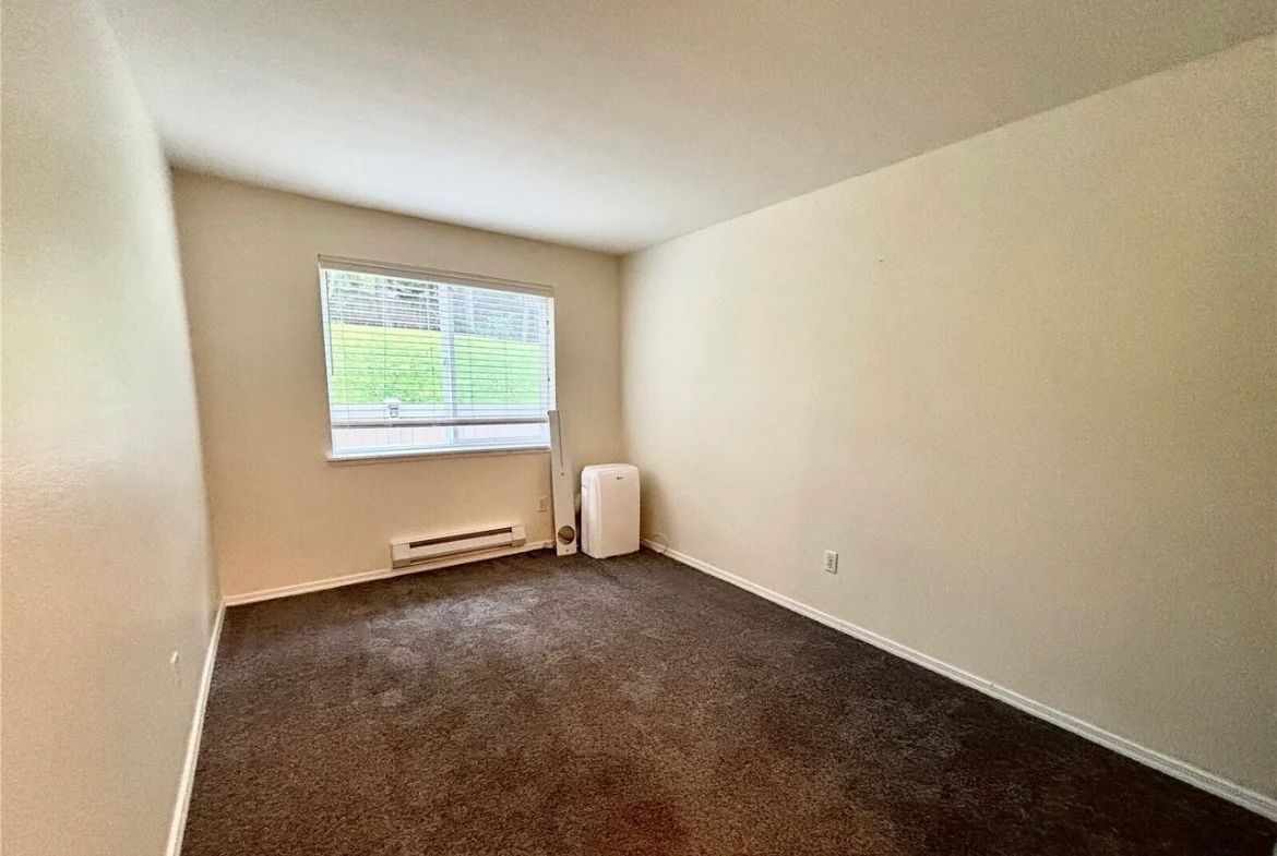 Available room in 2b/2 bath condo!