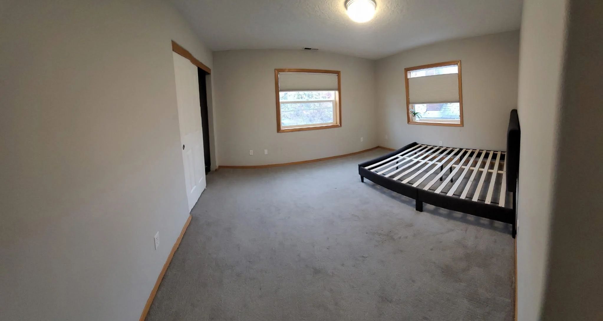 Available room in Christian girl house- SE Portland